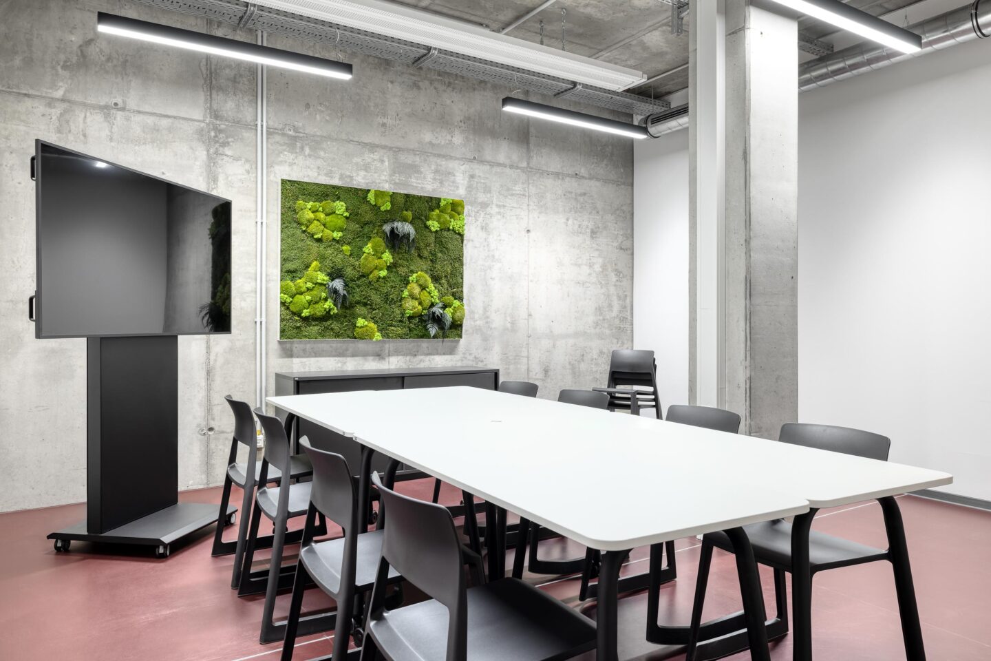 media technology │ Accessoires for meeting areas │ modern work spaces at CyberLab with feco