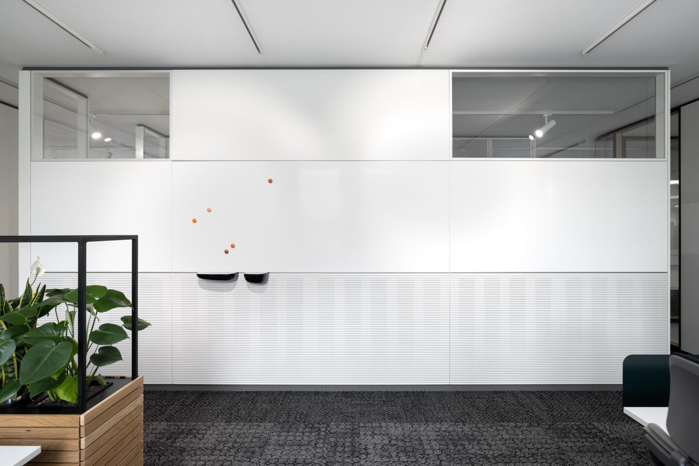 beschriftbare Wände von feco │ Systemwände mit integriertem Whiteboard │ magnetische Wände