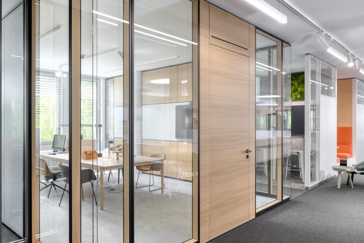 feco forum in Karlsruhe │ office furniture and partitin walls by feco