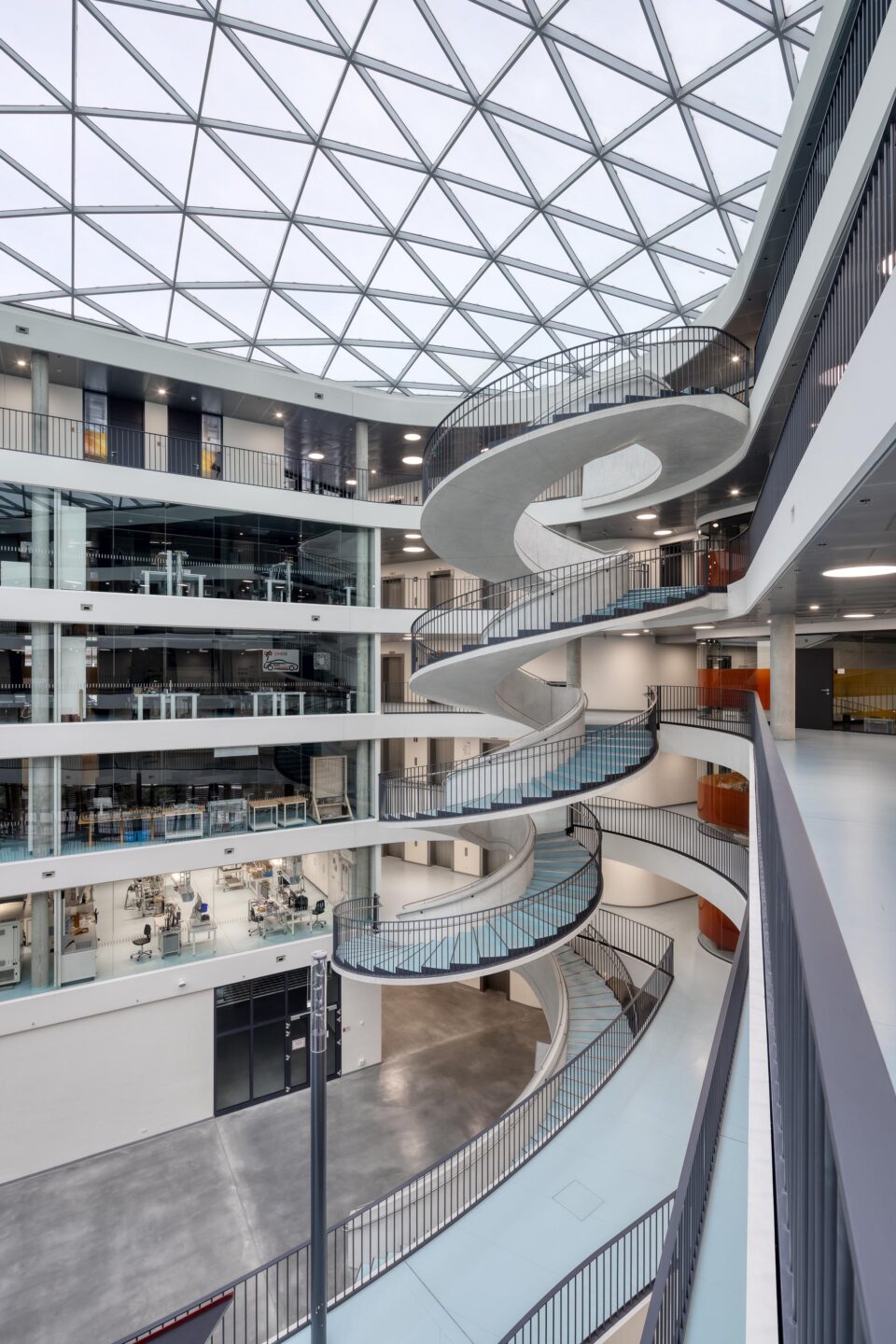 DHBW Stuttgart, Faculty of Engineering | atrium with spiral staircase