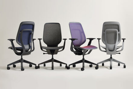 Steelcase Karman | eine Reihe an Bürostühlen in verschiedenen Farben Bild