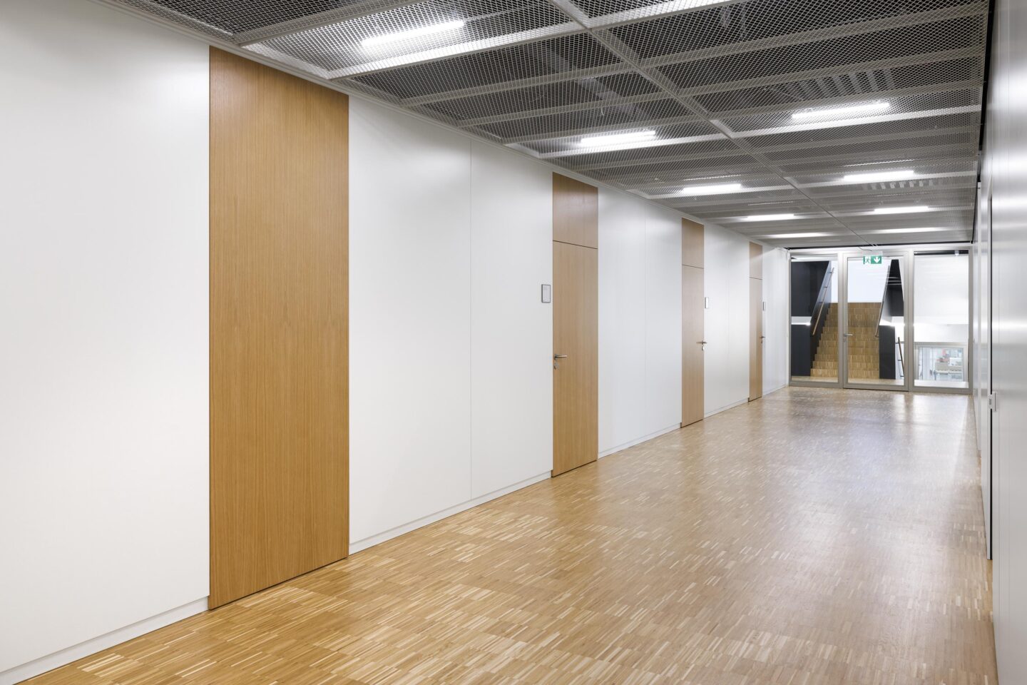 KNF Neuberger GmbH | hallway with white system walls and wooden doors