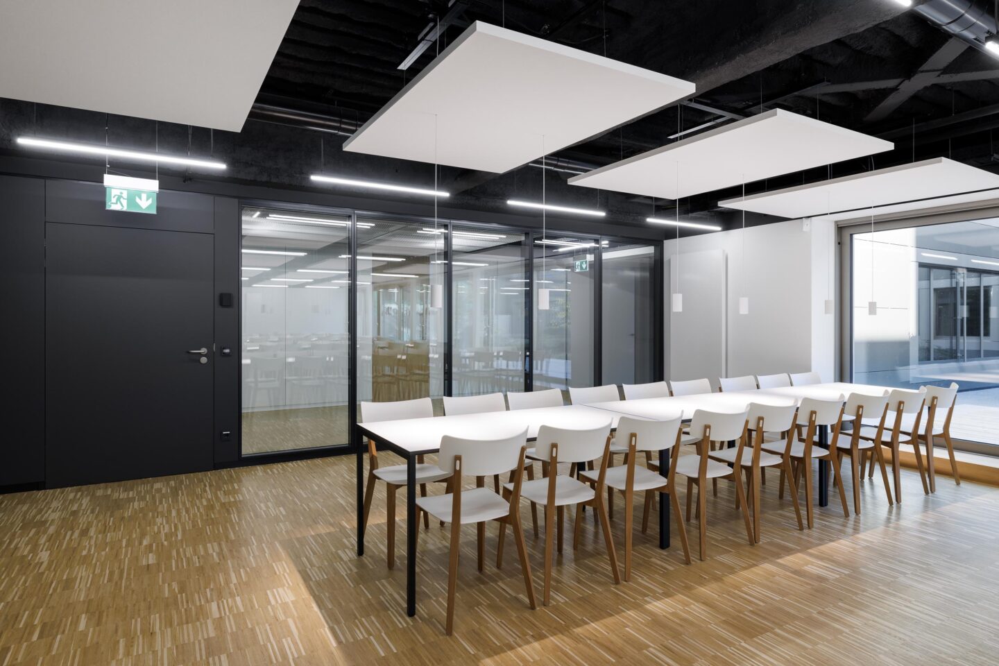 KNF Neuberger GmbH | meeting room with partition walls