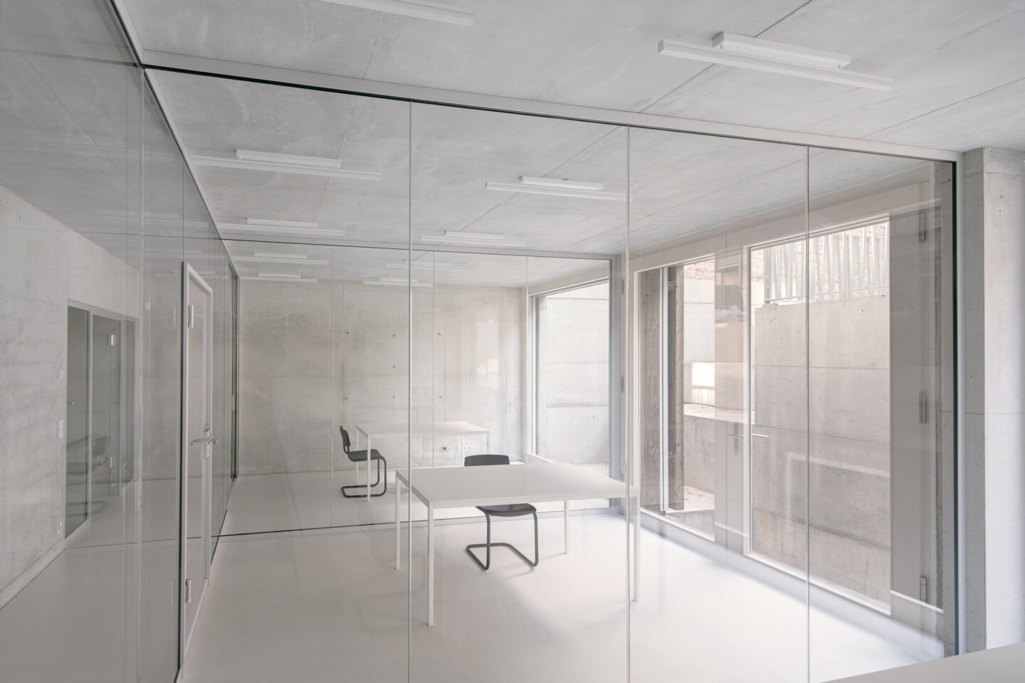 Remise Immanuelkirchstraße Berlin | view into office through glass wall by feco