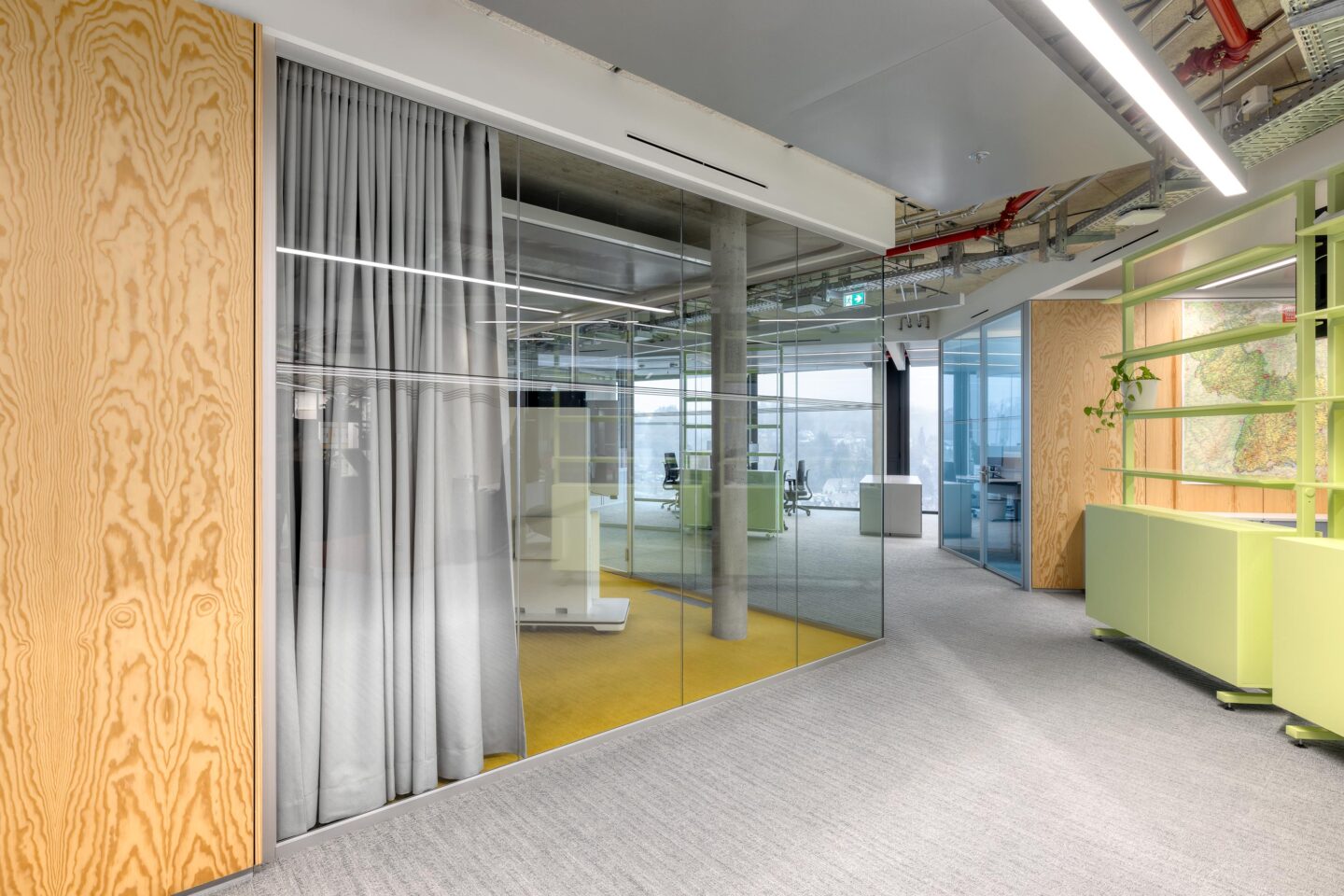 SWR Media Centre Baden-Baden | office with glass walls and curtain