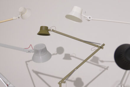 Dedicate Lamp von Muuto | verschiedene Farbmodelle der Lampe Bild