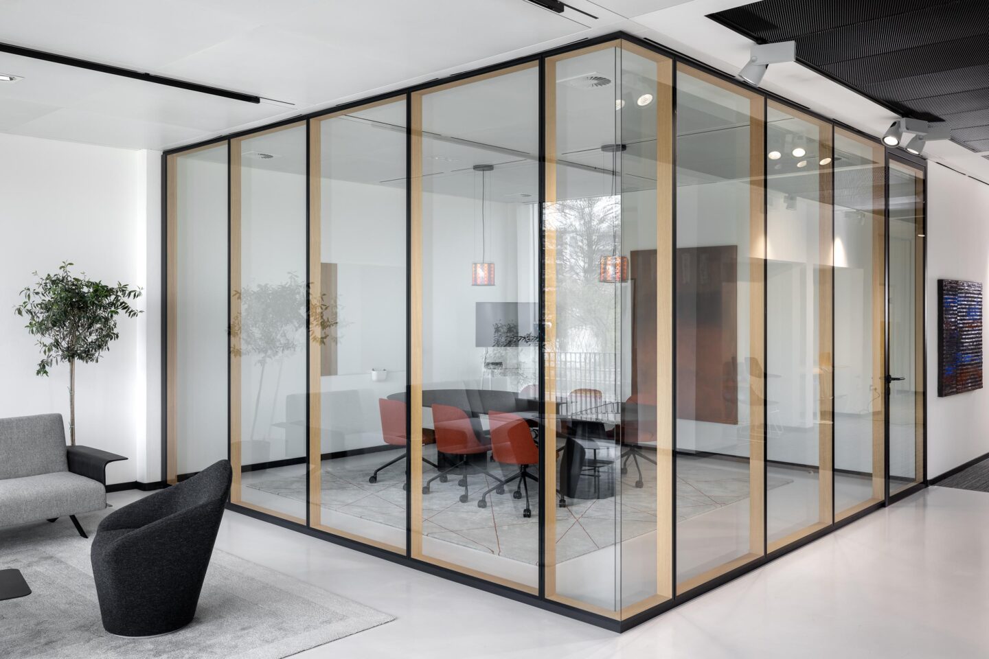 WSA WorkLife Dietlikon | meeting room surrounded by glass walls