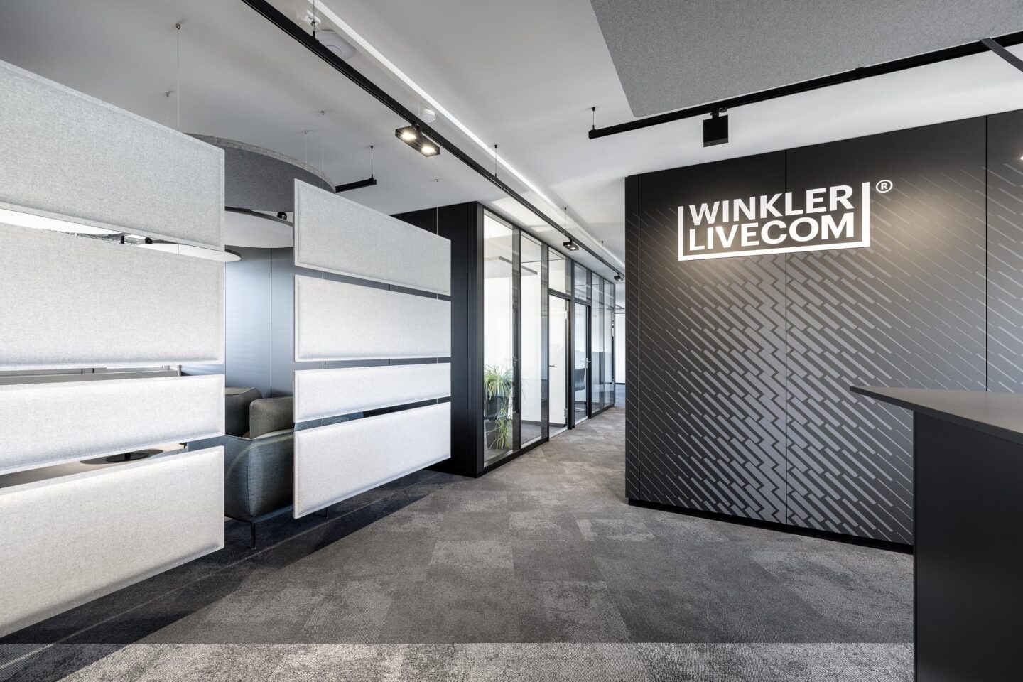 Winkler Livecom AG in Wohlen, Schweiz | Abgeschirmter Loungebereich gegenüber von Empfang