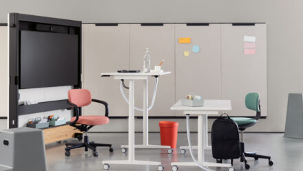 Tyde 2 von Vitra auf Rollen | Zwei höhenverstellbare Tische von Vitra Bild