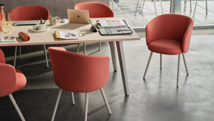 Vitra Mikado | der neue Polsterstuhl Bild