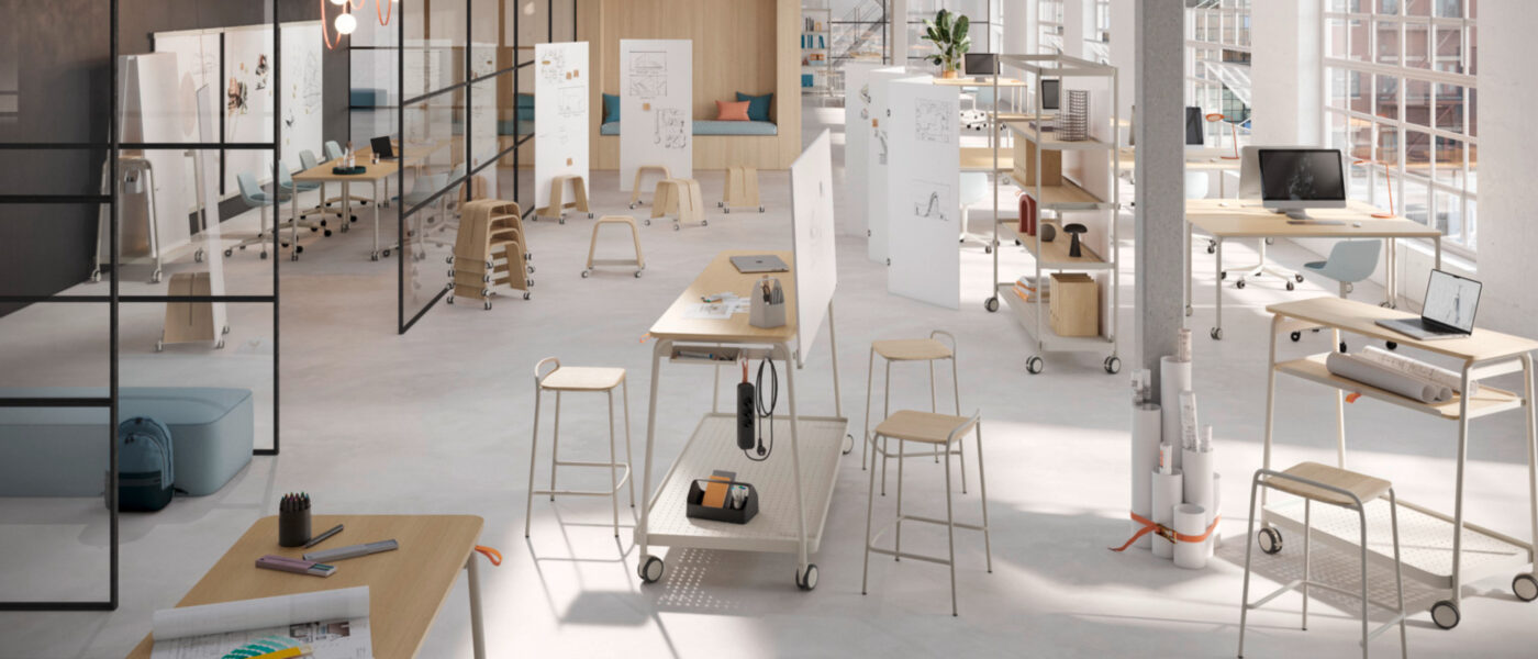 boards von Brunner | agile Arbeitslandschaft mit hellen, flexiblen Möbeln
