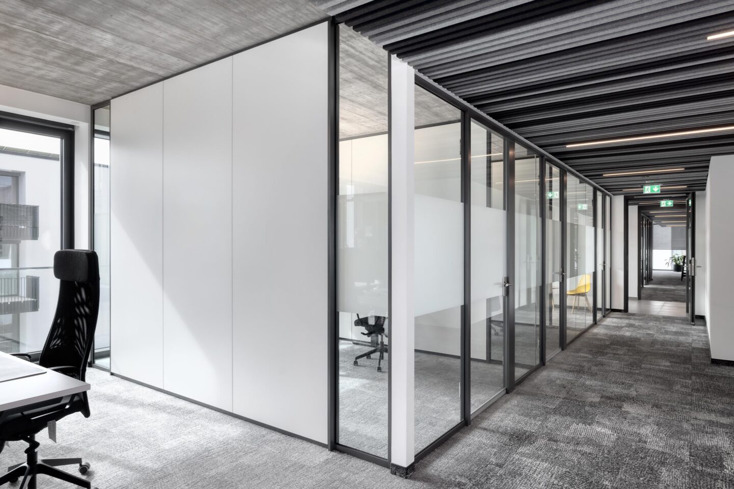 Powercloud IT campus in Achern | floor to ceiling partition walls