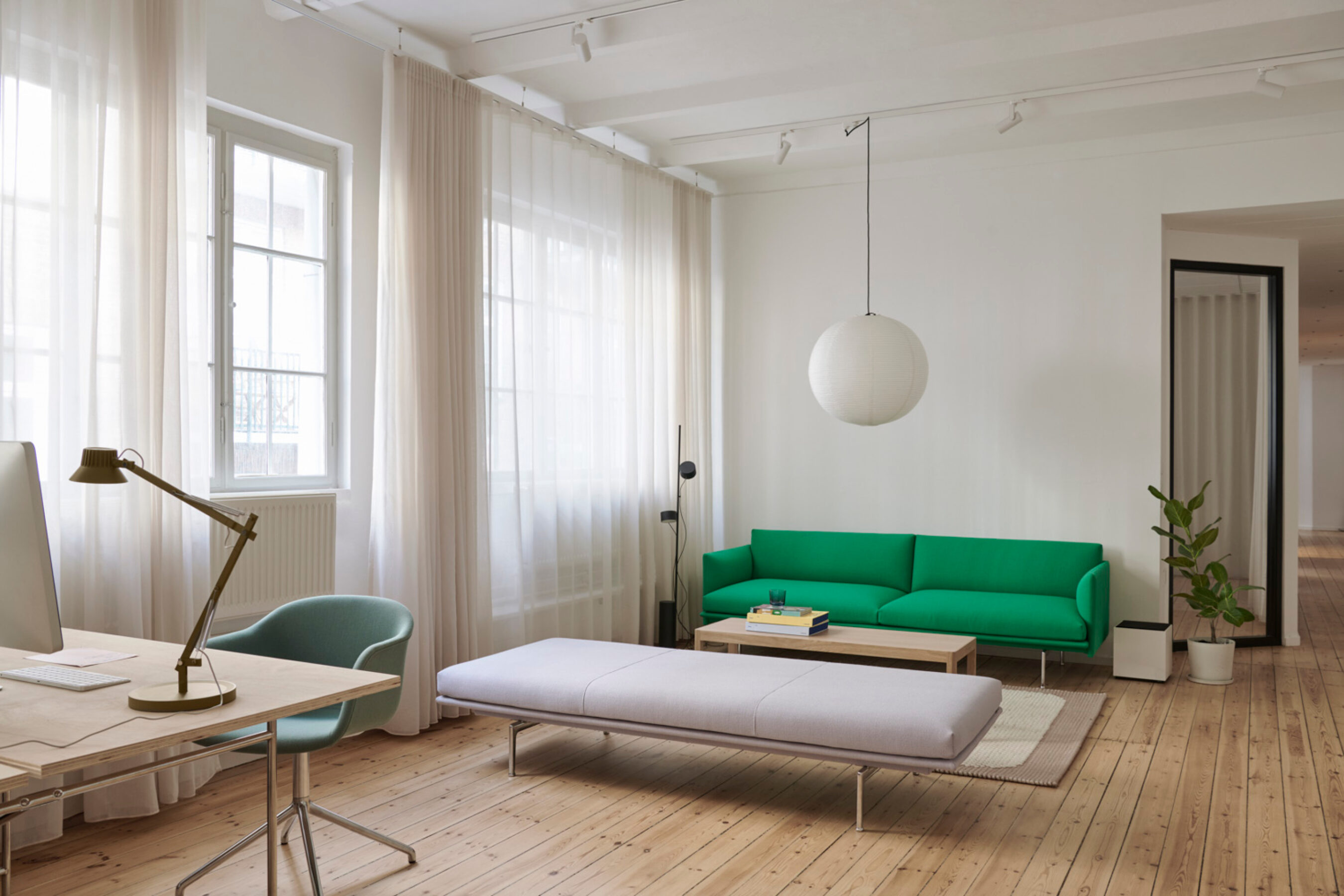 Studio Visit mit Muuto | Outline Sofa von Muuto