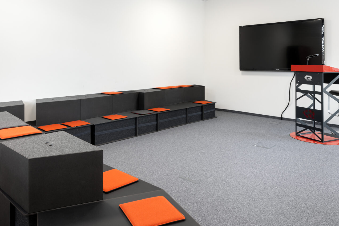Rosenbauer Karlsruhe GmbH | work room