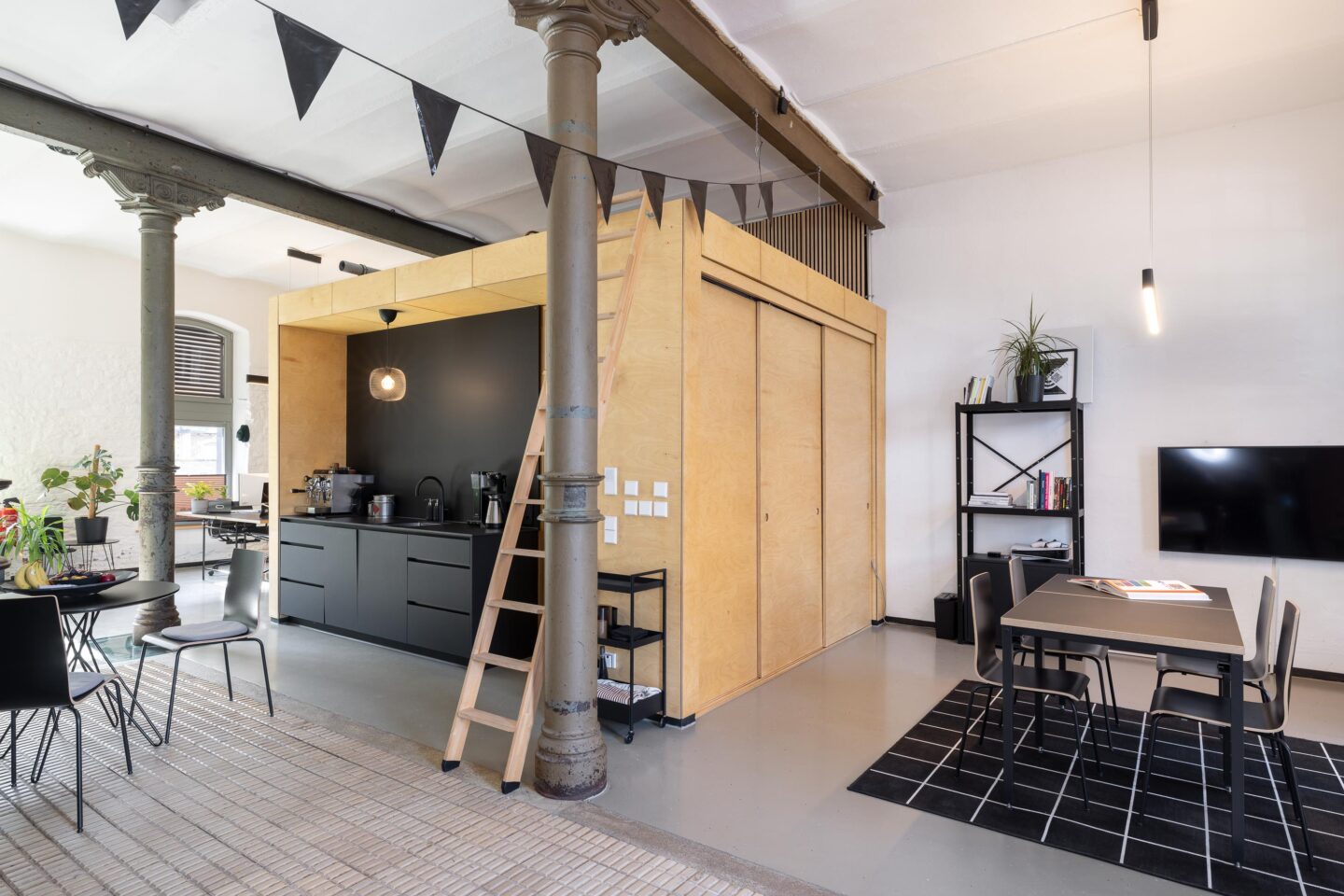 Office area with se:cube for creative impulses | alpha alpaka in Karlsruhe | feco office furnishings Karlsruhe