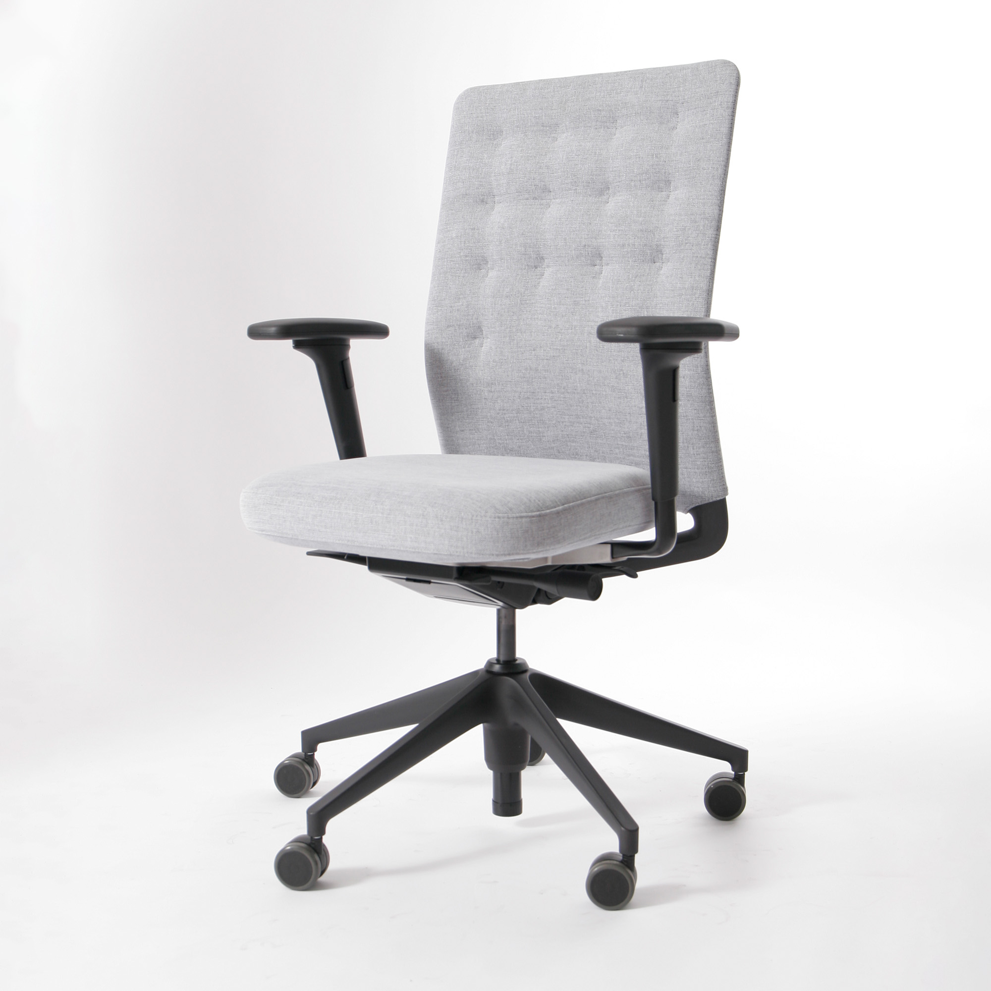 vitra-idc-id-trim-kontingentstuhl-grau-02-links_MG_7003