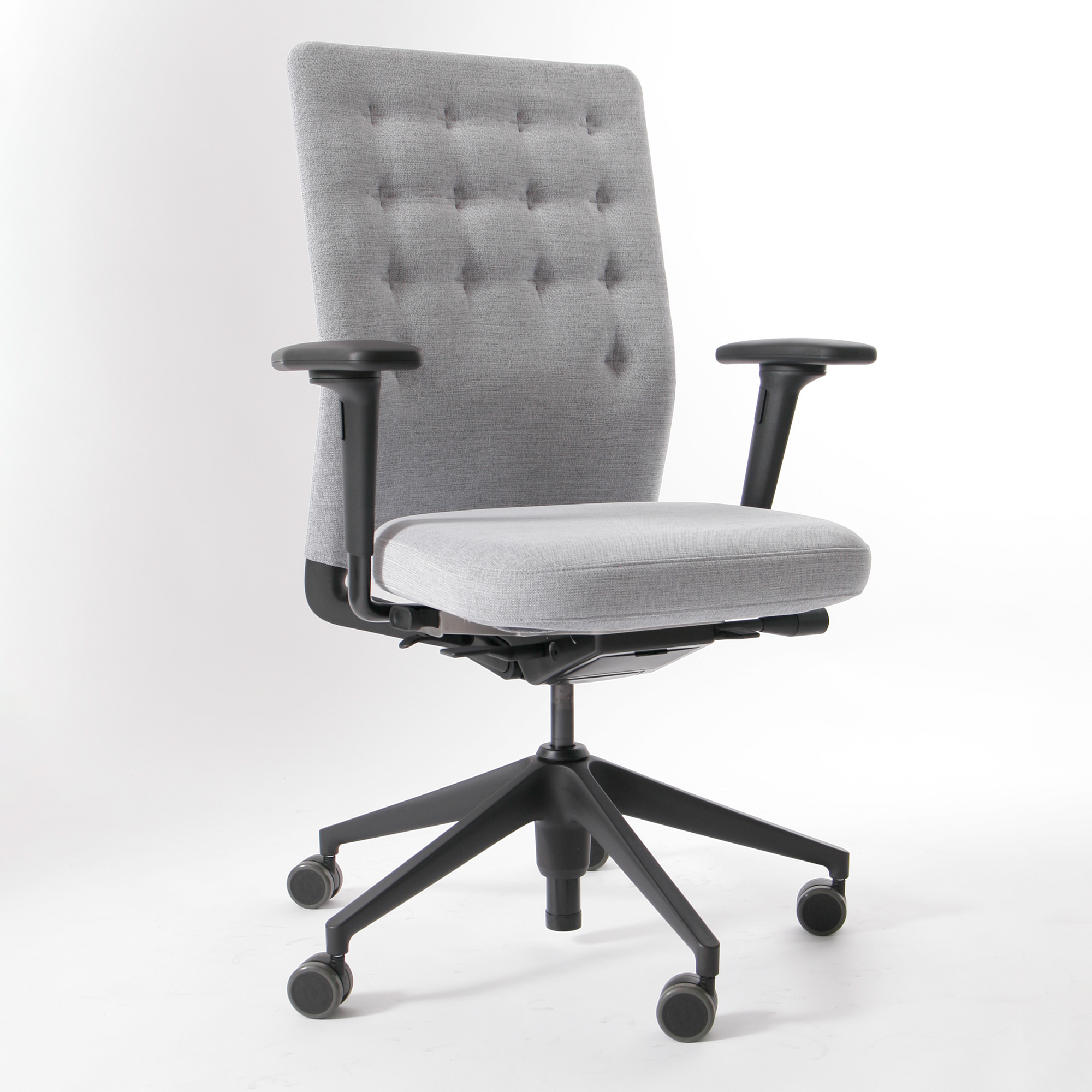 vitra-idc-id-trim-kontingentstuhl-grau-03-rechts_MG_7002