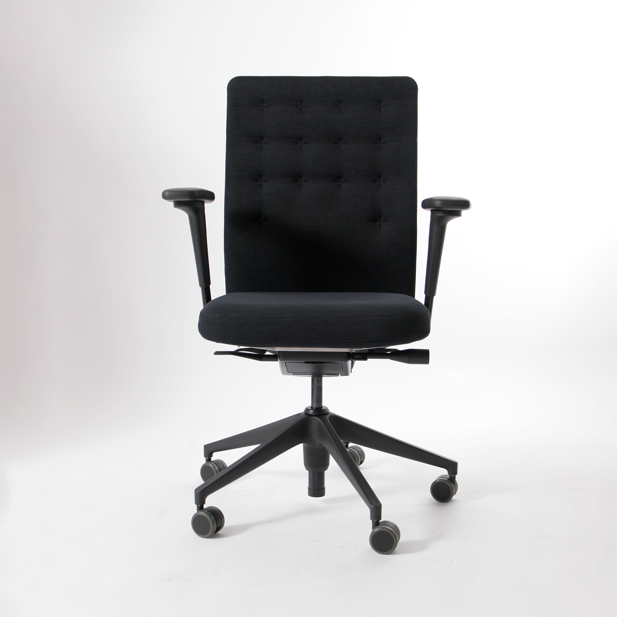 vitra-idc-id-trim-kontingentstuhl-schwarz-04-front_MG_6988