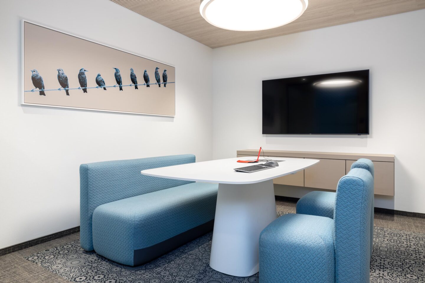 Raum für gelebte Verbundenheit | Sparkasse Offenburg in Ettenheim | feco-Büroeinrichtungen Karlsruhe