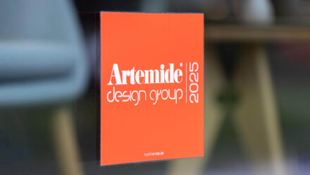 Logo-Auszeichnung „Artemide Design Group Partner 2025“ am feco-forum Bild