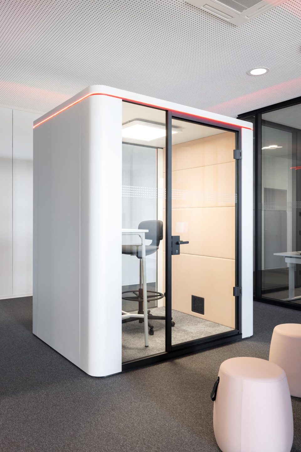 Room-in-room box for focused work | Messe Karlsruhe | Office furnishings and system partition walls by feco in Karlsruhe