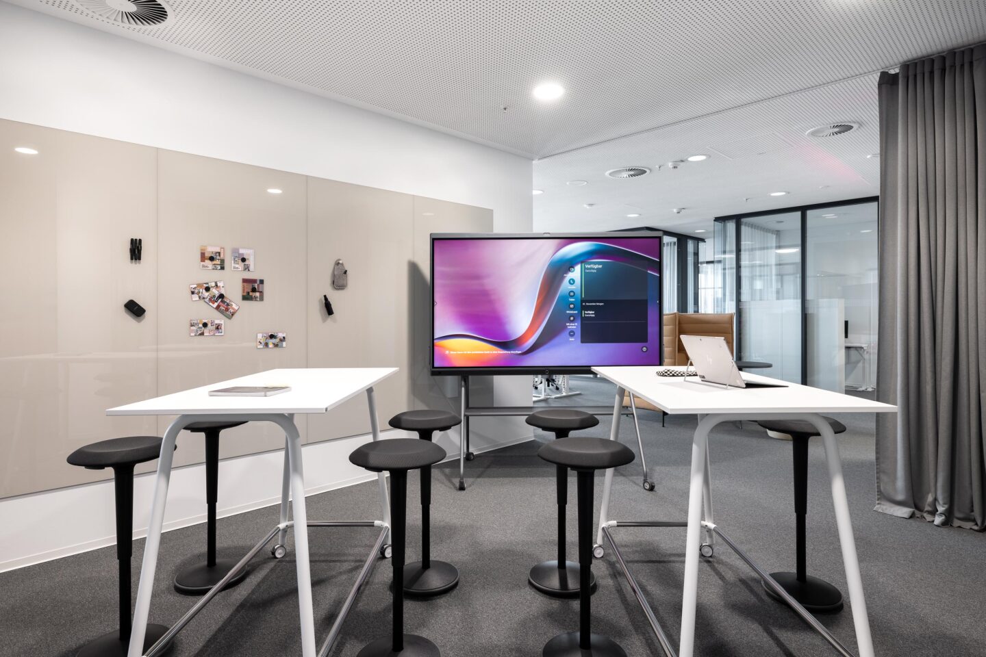 Retreat within the open space | Messe Karlsruhe | Office furnishings and system partition walls by feco in Karlsruhe