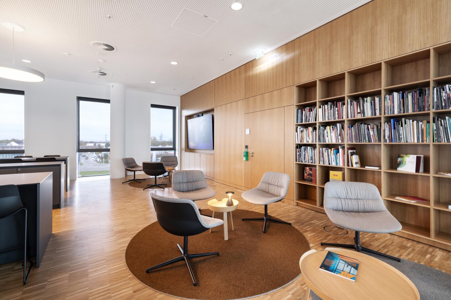 Inspiration Space with flexible furnishings and retreat areas | Messe Karlsruhe | Office furnishings and system partition walls by feco in Karlsruhe