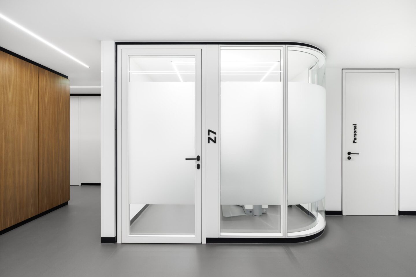 Gerundetes fecofix-Glaseck mit hoher Schalldämmung | Systemwände und Büroeinrichtung von feco in Karlsruhe