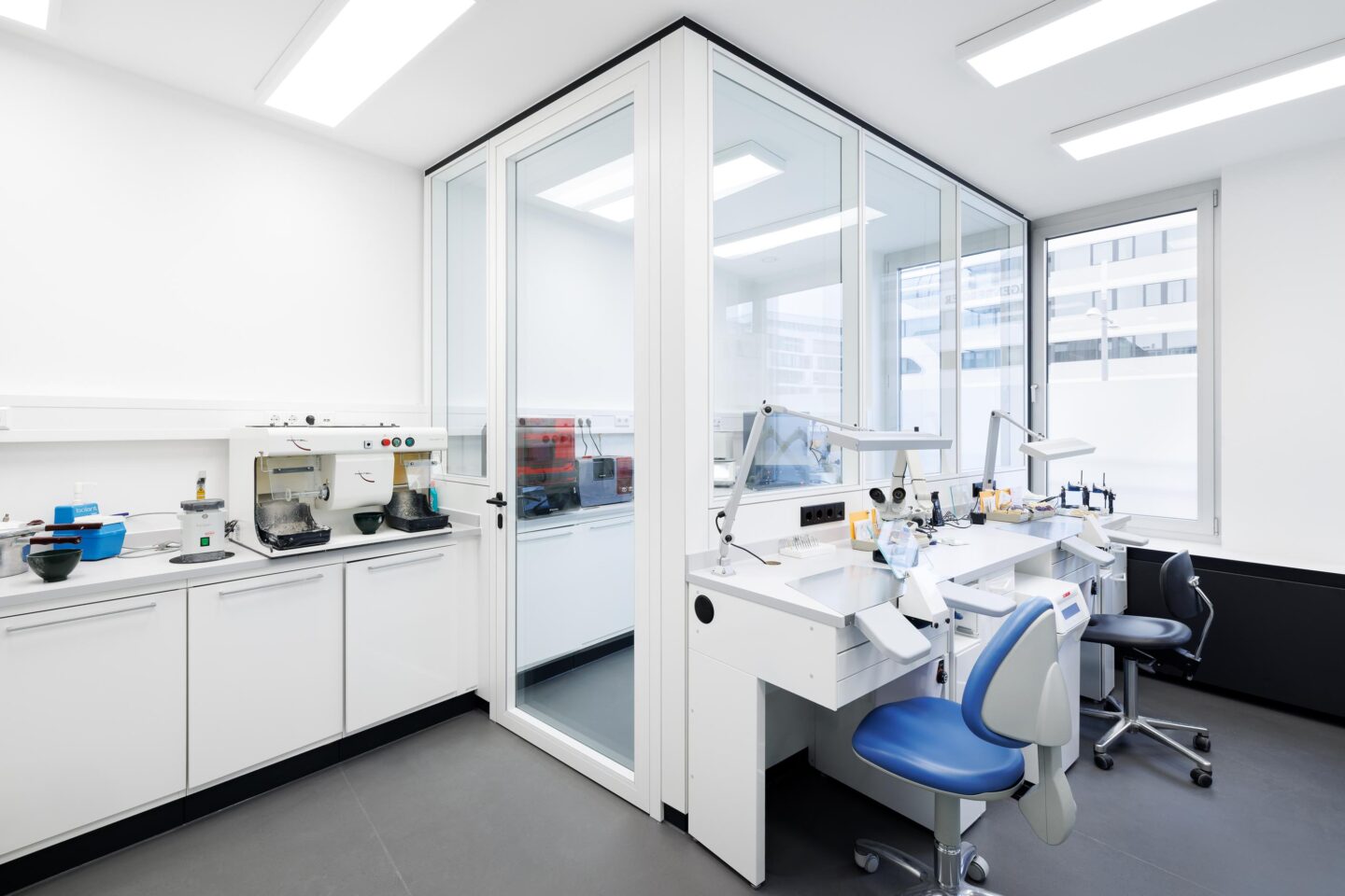 Laborbereich mit akustischer Trennung | Systemwände und Büroeinrichtung von feco in Karlsruhe