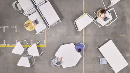 Scout Tischfamilie – flexible Arbeits- und Meetingtische von Vitra bei feco in Karlsruhe Bild