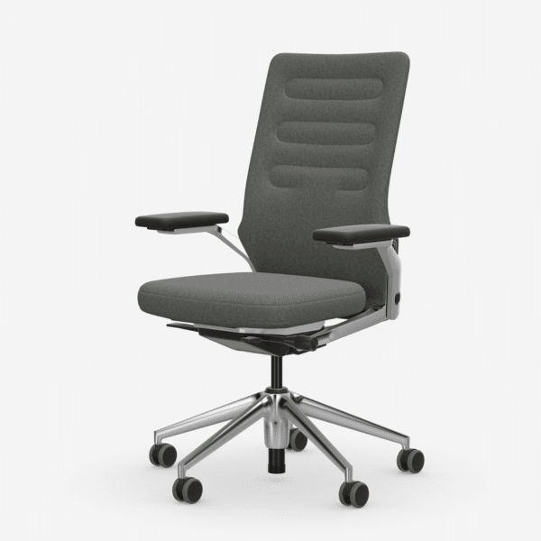 Seitenansicht links des Vitra AC 5 Work Bürostuhls mit Armlehnen im feco Designshop