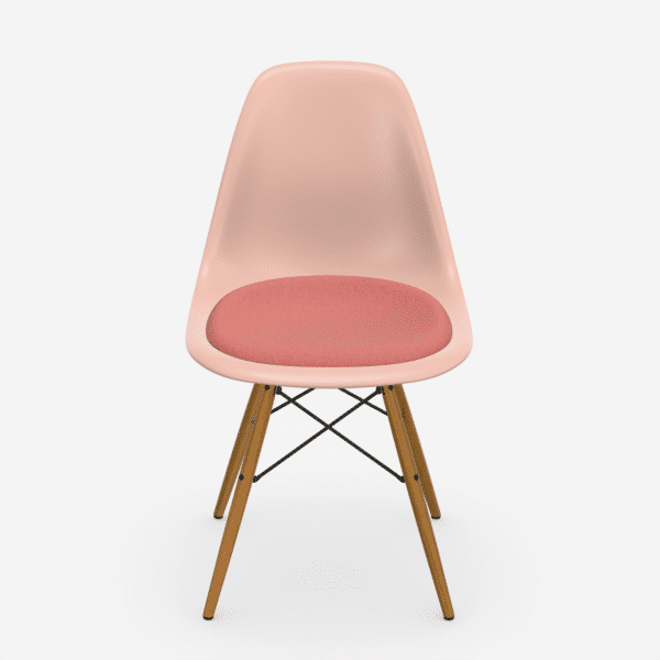 Vitra Eames Plastic Side Chair RE DSW mit Sitzpolster Neuware in Zartrosé Poppy Red in Frontalansicht im feco Design Shop