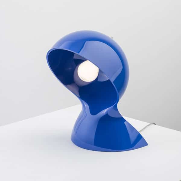 Artemide Dalù Tischleuchte in kräftigem Klein Blau von der Seite
